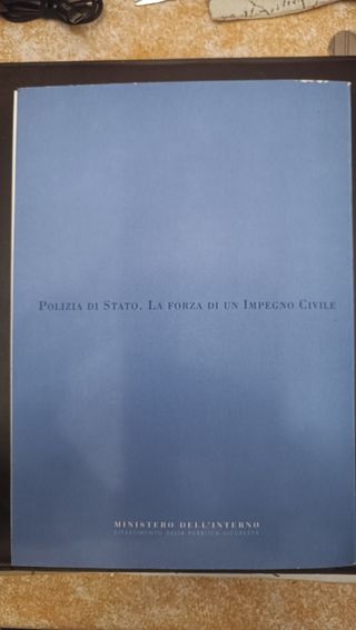 Fotolibro polizia di stato anno 1999