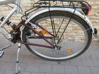 Bicicleta Fischer plateada.