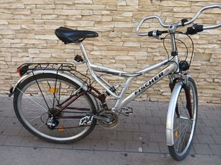 Bicicleta Fischer plateada.
