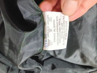 Giacca smanicata con cappuccio