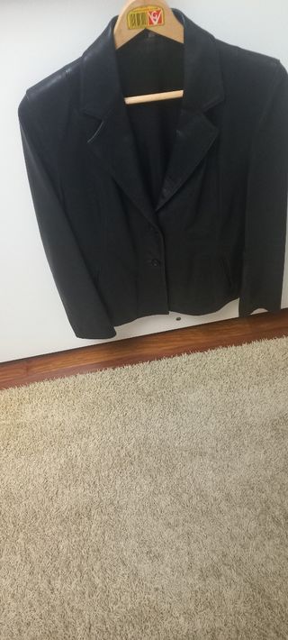 Chaqueta de Piel Negra