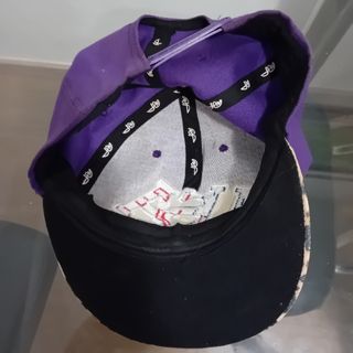 Gorra Morada con Estampado Animal Print