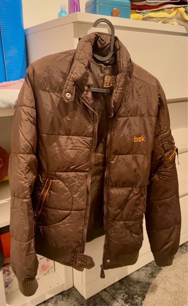 Chaqueta acolchada marrón Bershka