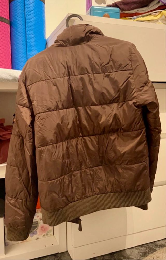Chaqueta acolchada marrón Bershka
