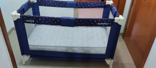 Cuna de viaje azul