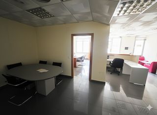 Oficina con posibilidad de vivienda
