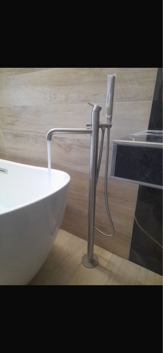 Fontana a piantana per vasca