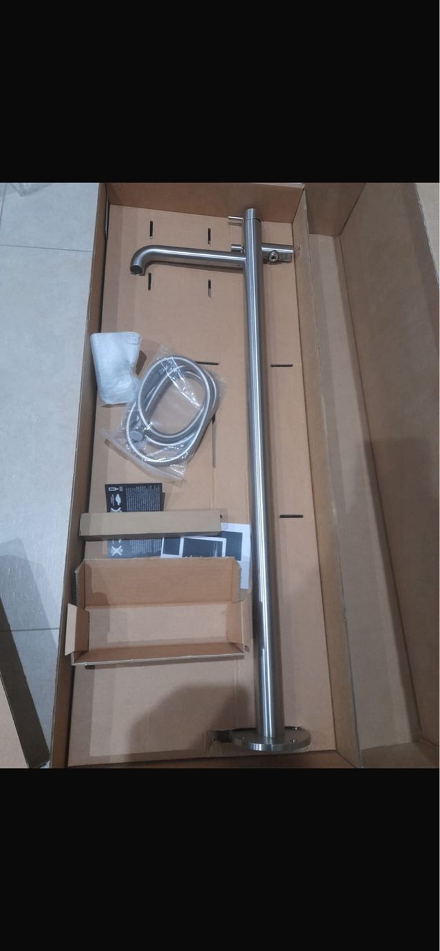 Fontana a piantana per vasca