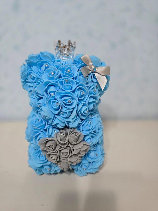 Orso polistirolo con rose