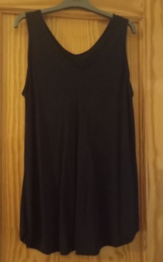 Blusa negra sin mangas