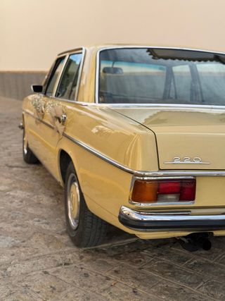 Mercedes Benz W115 1973