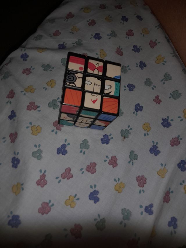 Cubo de Rubik con caras divertidas