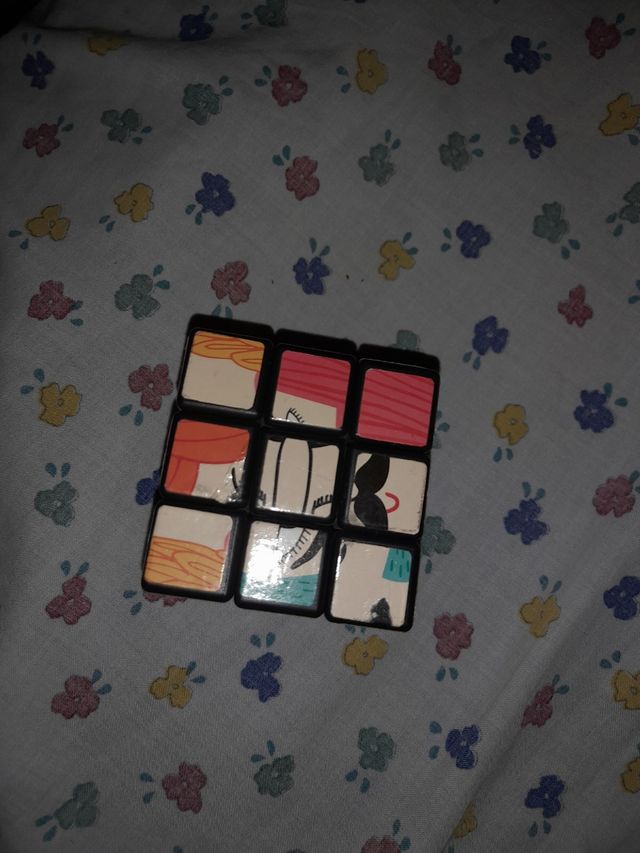Cubo de Rubik con caras divertidas