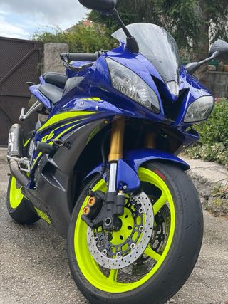 Yamaha R6 Azul y Amarillo