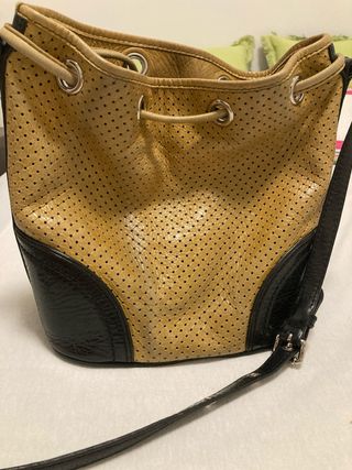 Bolso Bimba y Lola  mostaza  perforado y negro 