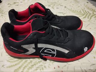 Zapatos de seguridad Sparco negros y rojos