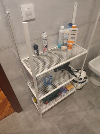 Scaffalatura in metallo bianco