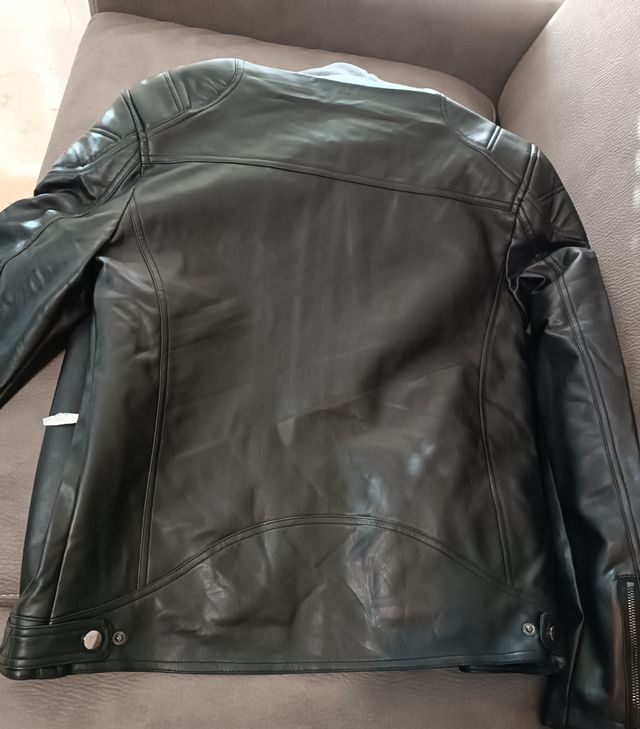 Giacca in simil pelle nera con cappuccio Tg. M