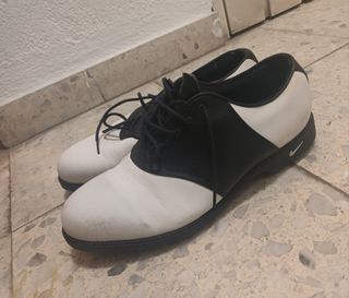 Zapatos de golf Nike blancos y negros