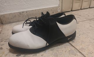Zapatos de golf Nike blancos y negros
