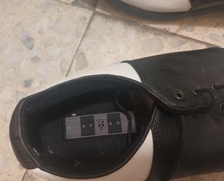 Zapatos de golf Nike blancos y negros