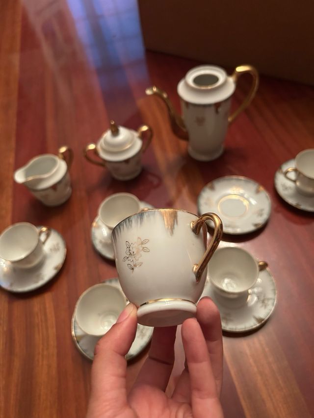 Juego de café/té de porcelana bordes bañado en oro