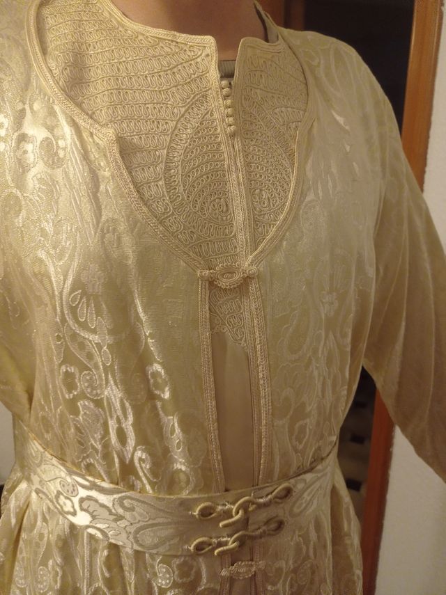 Caftán Marroquí Dorado