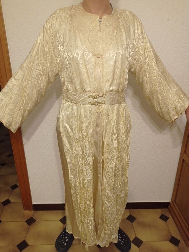 Caftán Marroquí Dorado