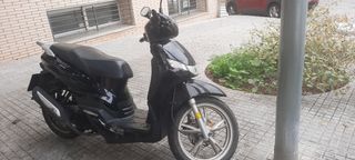 Peugeot Tweet 125 Negra