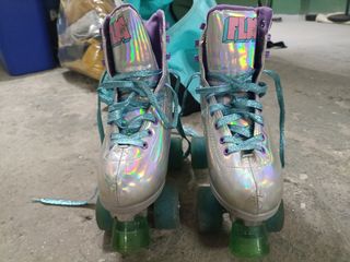 Patines infantiles plateados con cordones