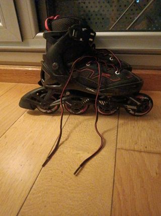 Patines en línea negros con cordones naranjas32_35