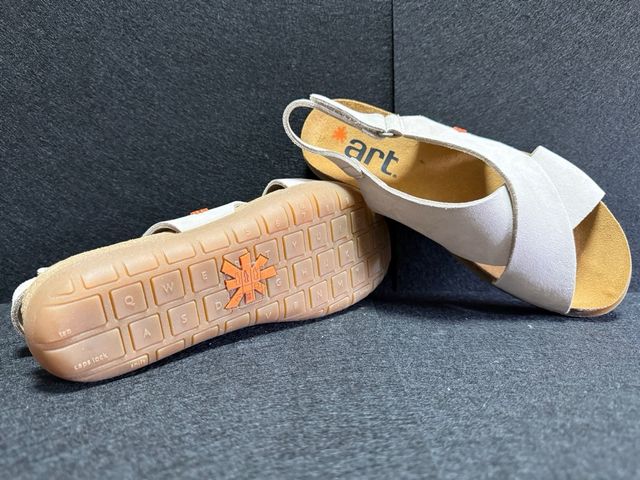Sandalias Art Beige Mujer