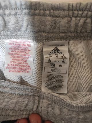 Pantalón corto Adidas gris