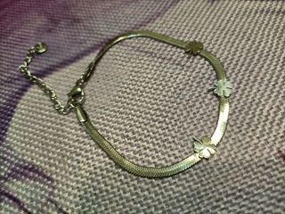 Bracciale argentato con quadrifogli in acciaio