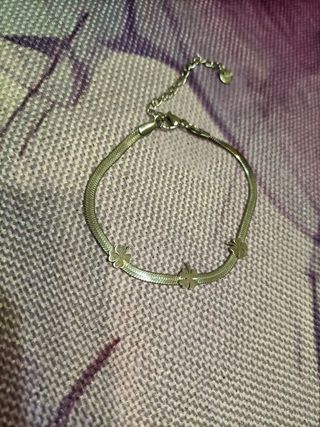 Bracciale argentato con quadrifogli in acciaio