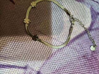 Bracciale argentato con quadrifogli in acciaio