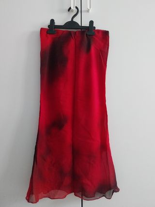 Gonna longuette rossa con sfumature nere