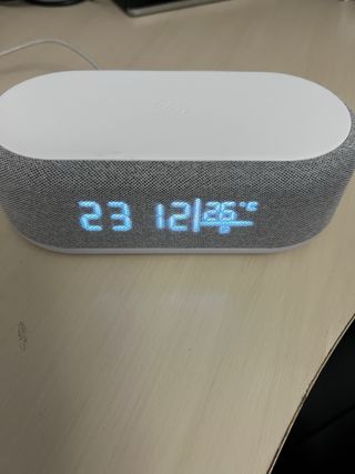 Cargador multifuncional con reloj digital