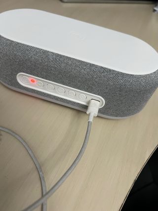 Cargador multifuncional con reloj digital