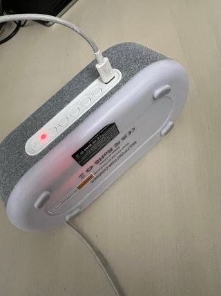 Cargador multifuncional con reloj digital