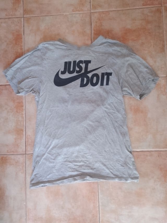 Camiseta Nike Gris Just Do It