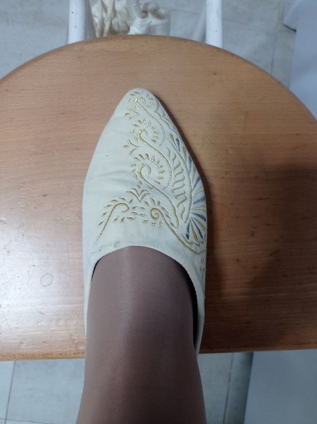 Babuchas champán bordadas talla 41