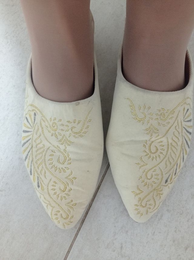 Babuchas champán bordadas talla 41