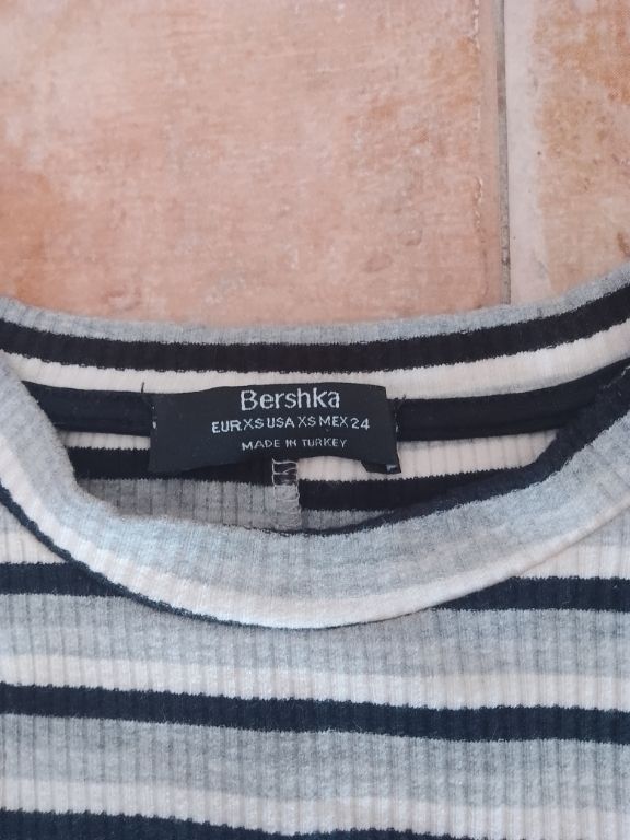 Vestido gris de rayas