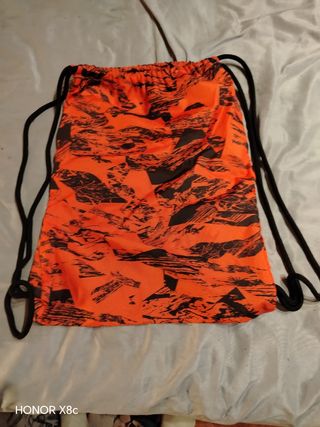 Bolso deportivo Nike naranja estampado