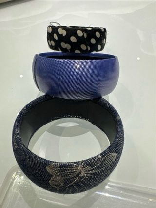 Braccialetti alti neri e blu