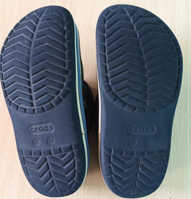 Crocs niño tiburón talla 30/31