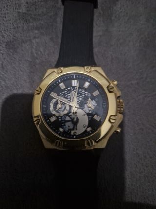 Reloj Guess Dorado y Negro