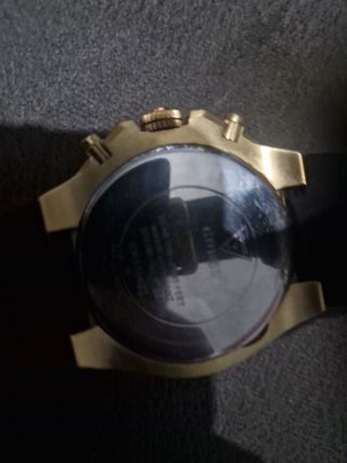 Reloj Guess Dorado y Negro