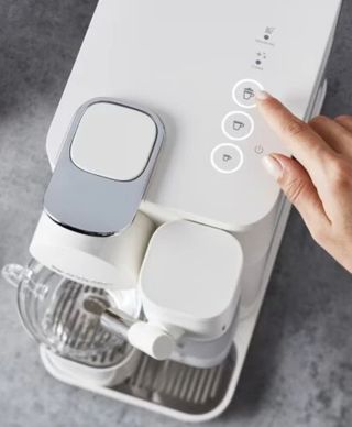 Cafetera Nespresso DeLonghi Lattissima One Blanca